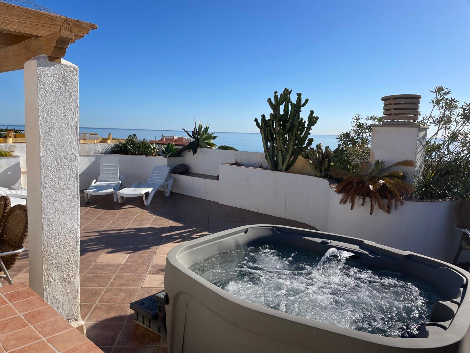 Appartement Penthouse With Private Roof Terrace And Jacuzzi à Fuengirola Extérieur photo
